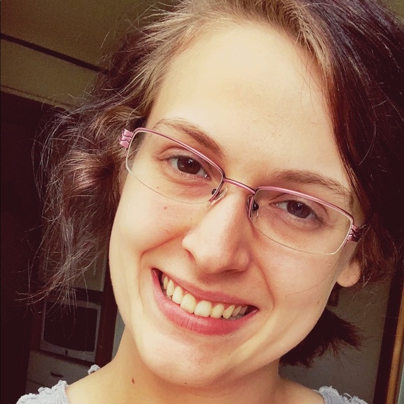 Meet your Posher, Mikayla - Picture 1 of 2